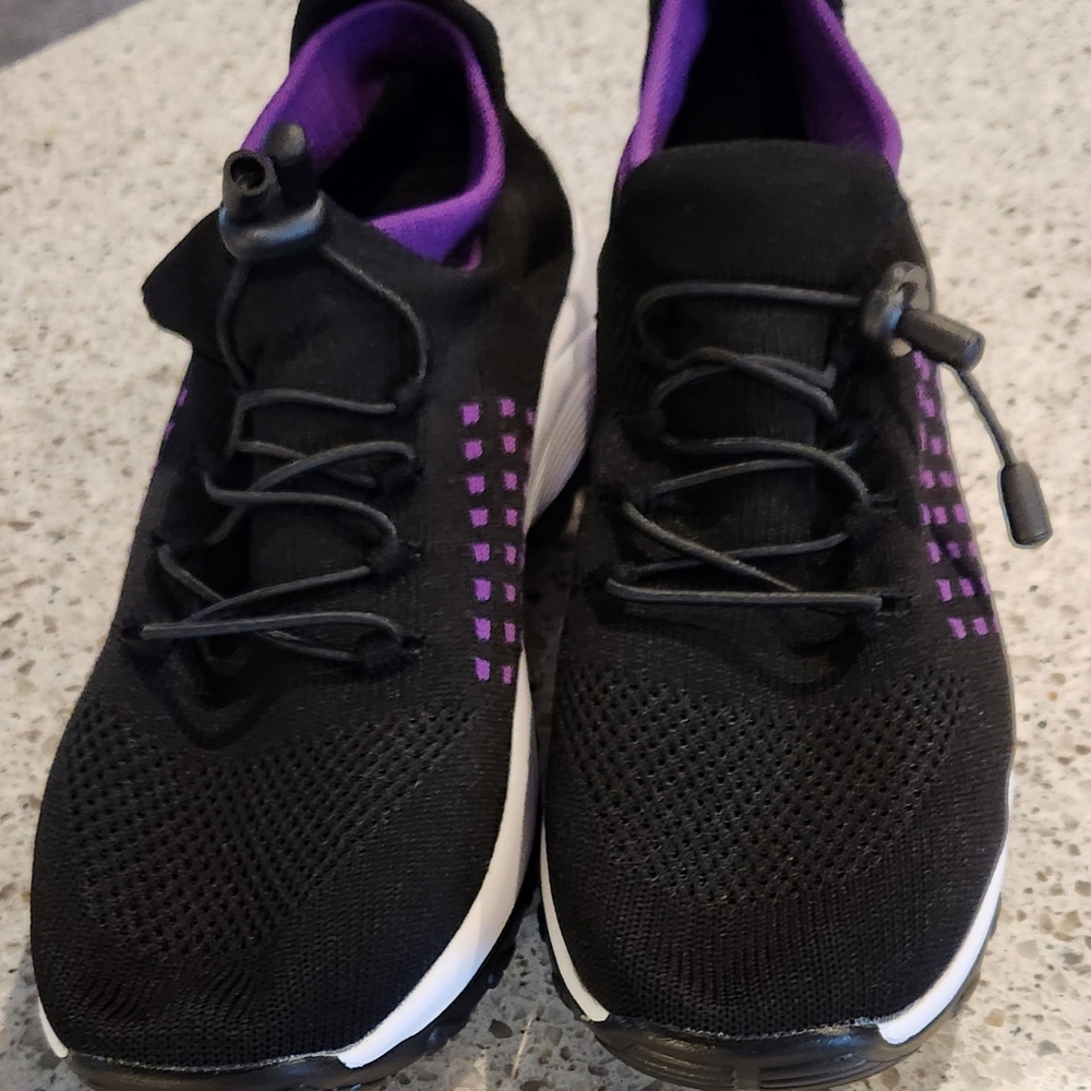 Size 9 orthotic shoes. New never worn...ordered wrong size
